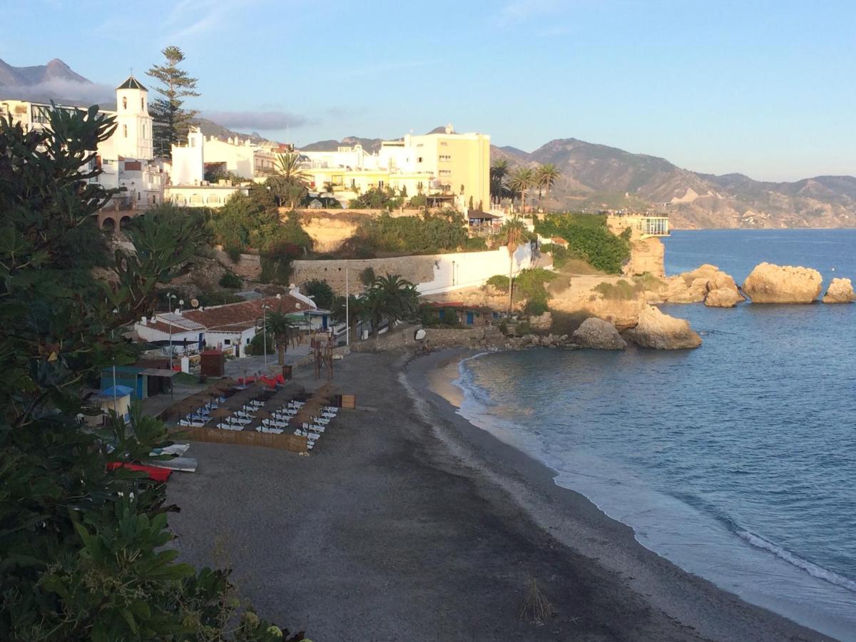 Sea & Pool View Garden Apartment Las Palmeras Nerja Eksteriør bilde