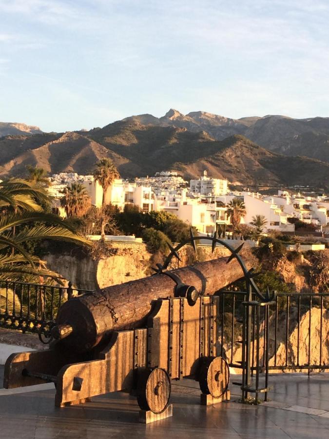 Sea & Pool View Garden Apartment Las Palmeras Nerja Eksteriør bilde